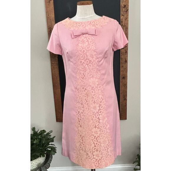 Vintage 60s Henry Lee Pink Lace Shift Dress M/L Bow Detail Designer Mod Costume - Picture 1 of 11